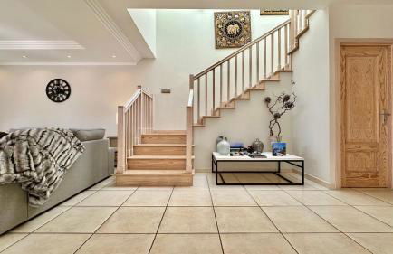 Villa Amorio a spacious modern getaway with a private heated pool & Sea Views - Foto 58