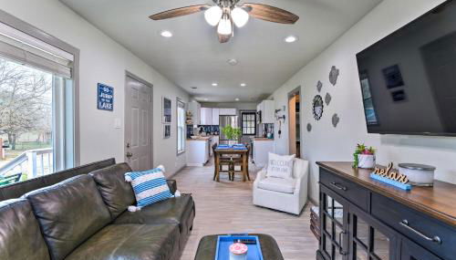Lake Granbury Getaway about 1 Block to Waterfront - Foto 5