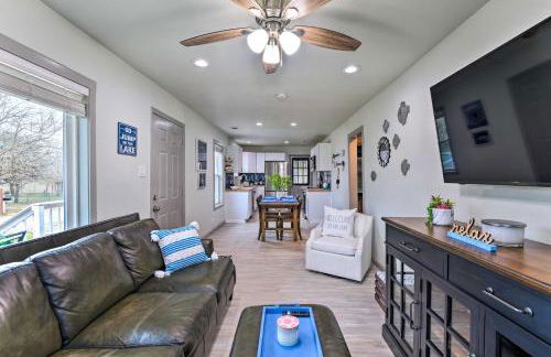 Lake Granbury Getaway about 1 Block to Waterfront - Foto 5