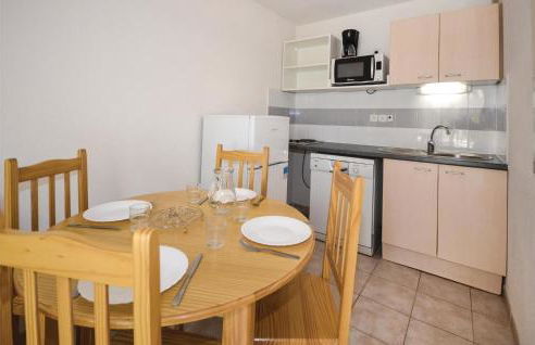 Cozy Home In Calvisson With Kitchen - Photo 6