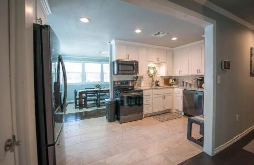 Walk to the Silos! 3 Bed 1960's Bungalow near Baylor - Foto 86