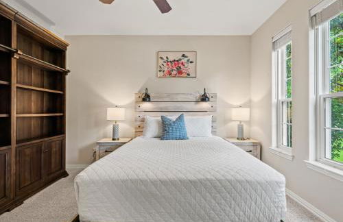 The Sapphire Sanctuary with Pool - Photo 21