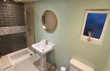 Cozy Cabin with Modern Comforts - Foto 5