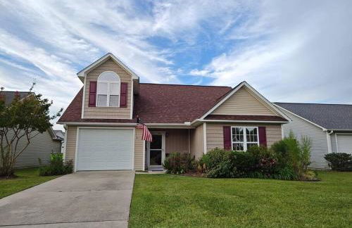 Workers Love It Here! 3 Bedroom House with screened in porch - Foto 17