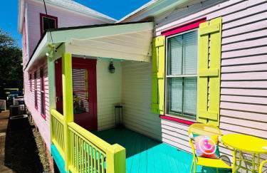 Uptown Colorful Cottage by the Riverwalk - Foto 19