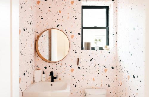 Colorful Sunnyside Escape - Walk to Dining & Parks - Foto 24