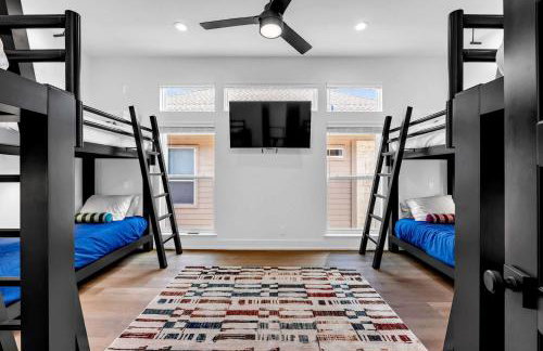 Lakefront Stay for 16 with Pool Dock & Game Room - Foto 44