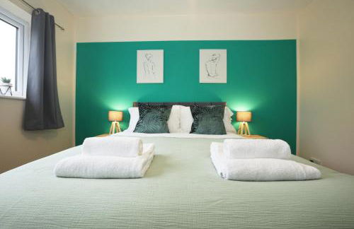 Blagdon Park By N And N Stays Ltd, Perfect for Contractors and Workers, Transport links 10 mins to City Centre, Free on Street Parking, Fast Wifi - Photo 3