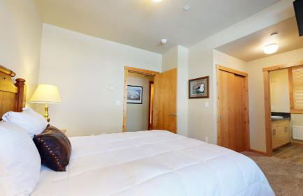 Solstice 11 Amazing Location on Golf Course, Heated Garage, Private Washer Dryer condo - Photo 21