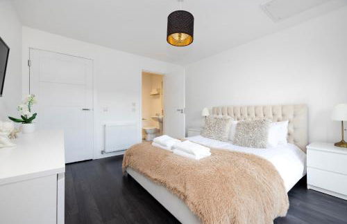 Stylish 3BR Home with Garden & Free Parking - Near O2 Academy & City Centre - Foto 18