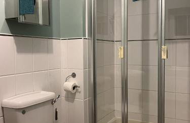 Holthart Town-House, Great for Groups, Families, Pets & Contractors - Photo 17