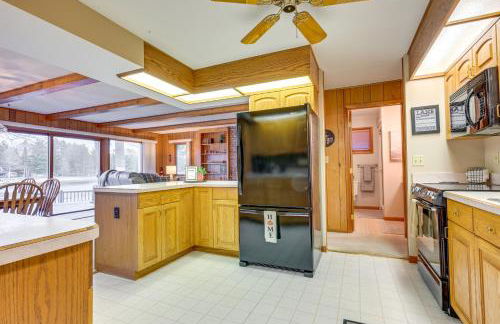 Waterfront Gladwin Vacation Rental with Lake View! - Foto 8