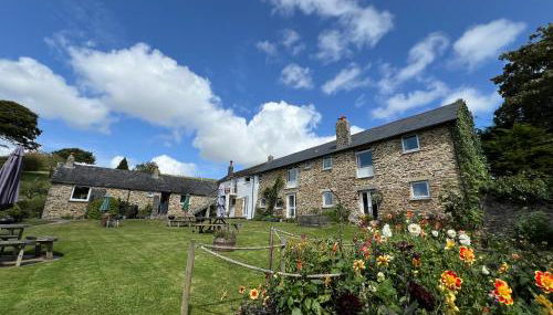 Malt-Barn Conversion, with access to Pool & Hot Tub-at Fox Valley Cottages - Foto 4, Garden, Garden view