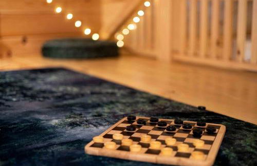 Cozy Log Cabin with a Hot Tub near Seneca Rocks, West Virginia - Perfect for a Romantic Glamping Getaway to the Mountains - Foto 16