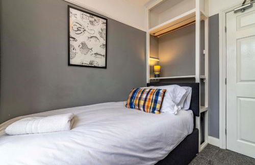 Lovely 4BDR home- Off street parking sleeps 7 - Foto 19