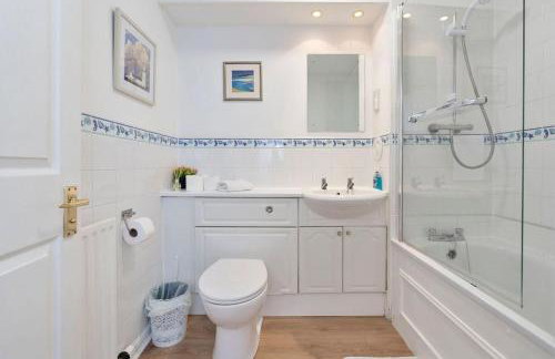 GuestReady - Stylish Apt w/ Parking near Edinburgh - Photo 8