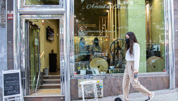 Cata de aceite de oliva en Madrid - Foto 5, Adentrándonos en la tienda de aceites