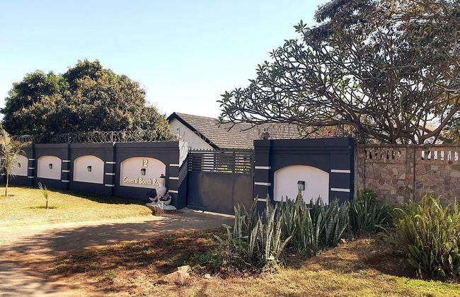 Secure Solar Powered two Bedroomed Haven - Photo 22