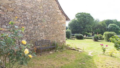 Gîte Jean Montet, piscine chauffée partagée, Wifi, salle de jeux, animaux de la ferme - Foto 4, Garden