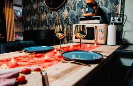 Loveroom 50 nuances de bulles jacuzzi et sauna privatif - Foto 11