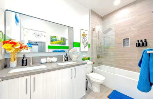 B- InstaWorthy & Family-Friendly NoHo Gem- Near Universal & Hollywood with Parking, Games, and Hot Tub - Foto 15