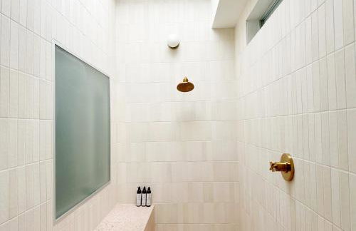 Retro Rendezvous Pool and Spa MidCentury Modern Home - Foto 53