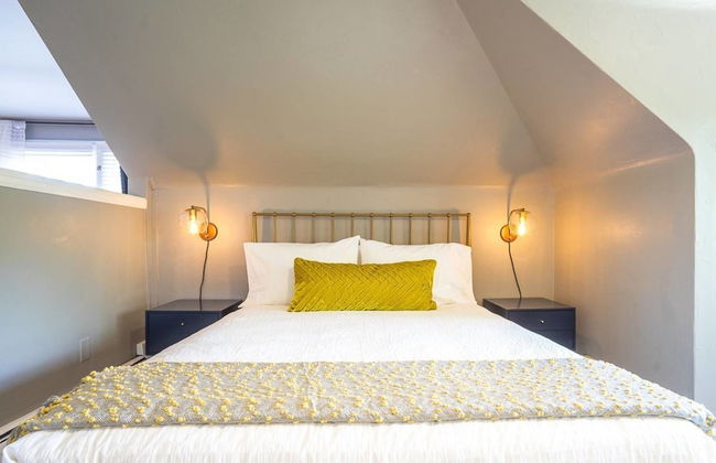 The Modern Couple's Getaway Loft With Private Balcony - Foto 2