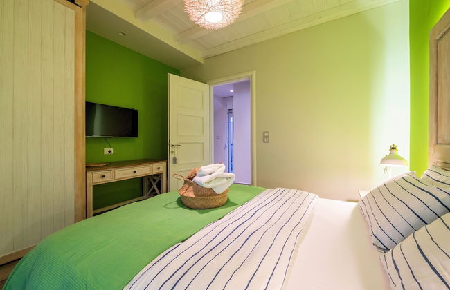 Seabreeze Villa - with Jacuzzi & heated pool - Photo 3