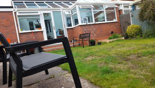 Cosy and Private with 55"TV and Dedicated Toilet Shower Space - Photo 4, Garden, Garden view