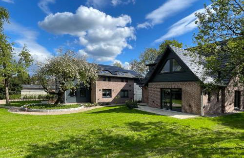 Traumhafte Ferienwohnung am Park, großer Balkon, voll ausgestattete Küche, Schreibtisch, WiFi, Smart TV, Carport, Wallbox, Fahrräder - Foto 46