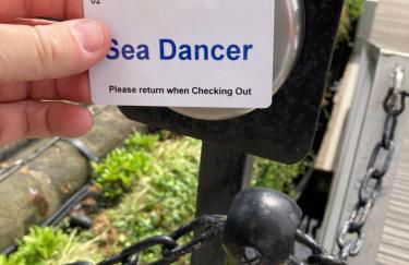 Entire Boat at St Katherine Docks 2 Available select using room options - Photo 11