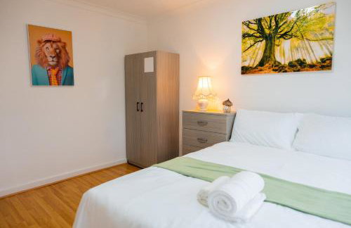 Beautiful Modern Home in London, Free Parking, Family Home, Sleeps 9, Close to Railway Station - Foto 6