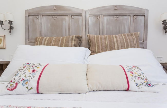 Cozy Apartment With Large Garden - Photo 2