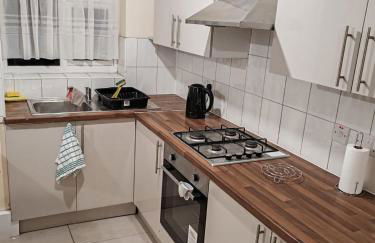 Large single Room with WC in Hounslow Town Centre - Foto 12