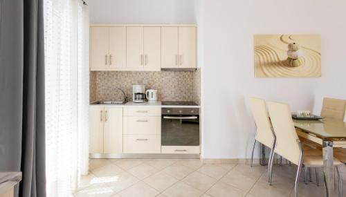 Lydia's East Apartment - Photo 5