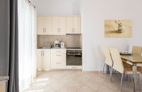 Lydia's East Apartment - Photo 5