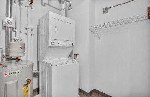 Luxury 13th Floor Condo: Downtown/ Parking 34 /Gym - Photo $