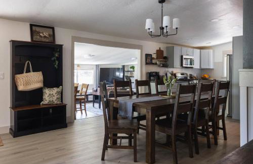 Comfy Home with Game Room & Back Yard - Kid Friendly - Foto 39