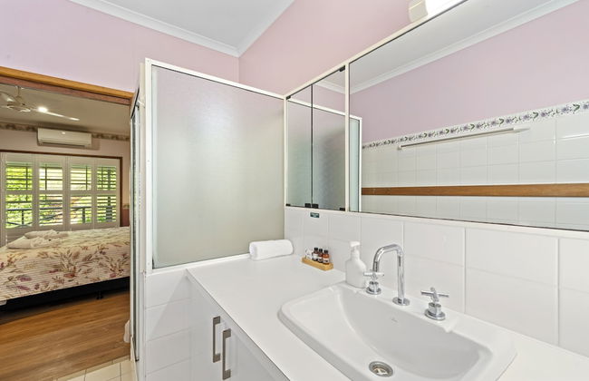 Birds 'n' Bloom Cottages - Photo 69