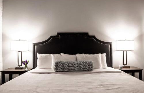 Beautiful 2BR 2BA In The Block by CozySuites - Foto 8