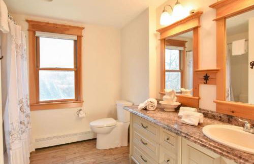 Beautiful Home w Artistic Flair - Foto 19