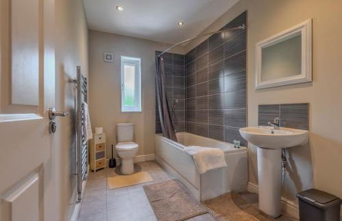 Charming Modern Retreat with Private Garden - Pass the Keys - Foto 25