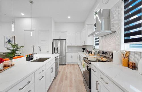 Modern 2BR l Pet-Friendly l Private Baths - Foto 12