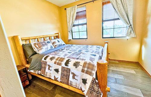 Forest edge, wild mustangs nearby, balcony views By Vacation Your Way - Foto 19