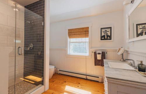 Secluded Charming Farmhouse Lake Views Firepit - Foto 17