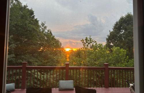 Charming Cabin with Incredible Mountain Views - Foto 42