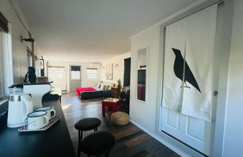 Charming Romantic Lakefront Cottage or Guest Room Depending on Availability Near Golf - Foto 4