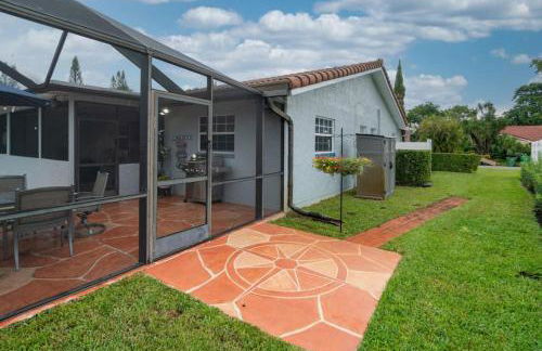 Three Bedroom Pool Home with Modern Interior Design - Foto 33