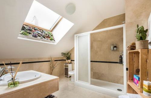 Ático con terraza, parking y chimenea junto a Universidad - Foto 4