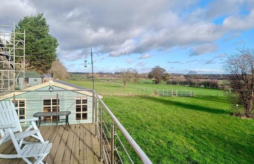 Countryside 2 Bed Bungalow with Stunning Views Free WiFi and Parking Ideal for Business and Leisure - Photo 18